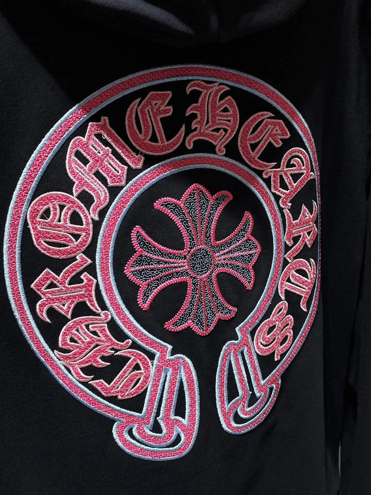 P270 Chrome Hearts Autumn and Winter 2025 Counter Synchronization Chrome Horseshoe Sanskrit Cross Embroidery Hooded Sweatshirt Vacuum Embroidery Method! Heavy embroidery! ! ! Tens of thousands of needles! ! Improved customized version of 1:1 high-gram weight high-quality fabric Recommended color: white black code number: S, M, L, XL